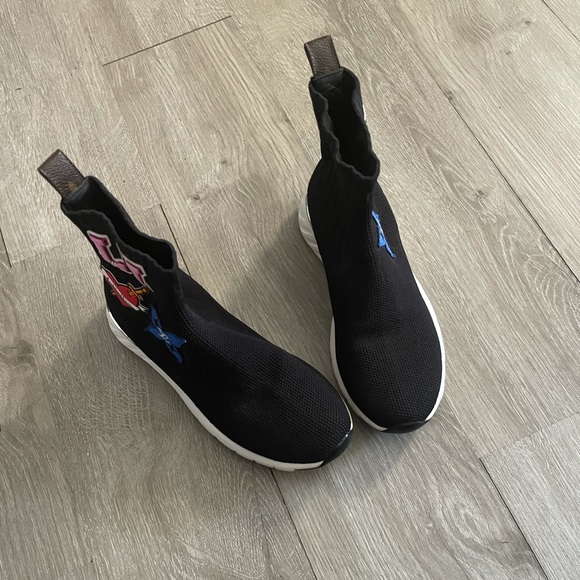 Authentic women’s Louis Vuitton aftergame shoes - Picture 2 of 6